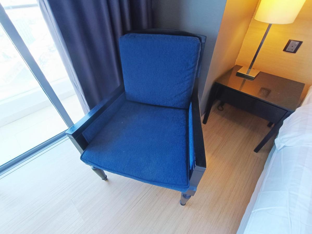 Straits Private *
